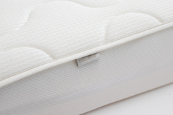Łóżeczko dla niemowląt Natulino DreamNest 120 x60 z materacem PURE AIR Plain (piankowy)     